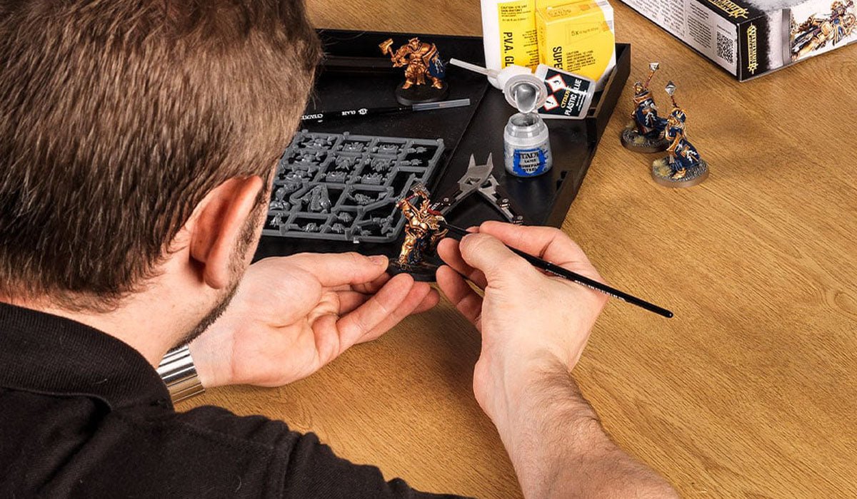 How to Paint Warhammer 40k Miniatures: A Step-by-Step Tutorial - The Games Emporium